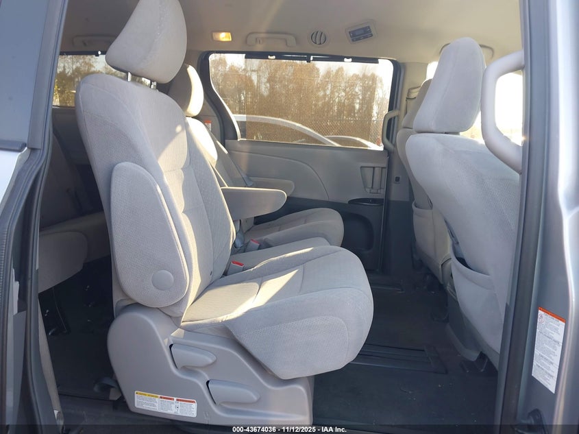 5TDKK3DC2FS684189 2015 TOYOTA SIENNA photo no. 8