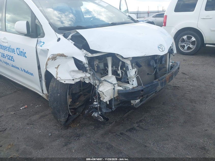 2011 Toyota Sienna Le V6/Le V6 Auto Access Seat VIN: 5TDKK3DC7BS14026 Lot: 43674057