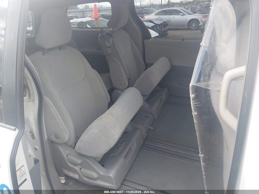 2011 Toyota Sienna Le V6/Le V6 Auto Access Seat VIN: 5TDKK3DC7BS14026 Lot: 43674057