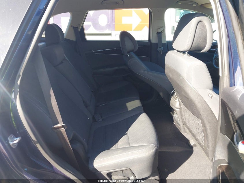 5XYPG4A37GG058704 2016 KIA SORENTO photo no. 8
