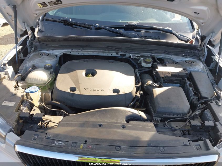 2021 Volvo Xc40 T4 Momentum VIN: YV4AC2HK8M2536571 Lot: 43674134