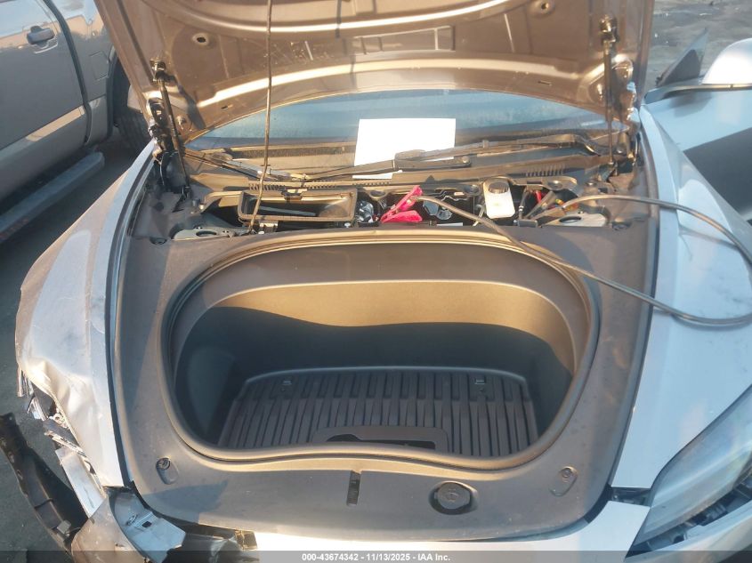 2025 Tesla Model 3 Long Range Rear-Wheel Drive/Standard VIN: 5YJ3E1EA6SF032672 Lot: 43674342