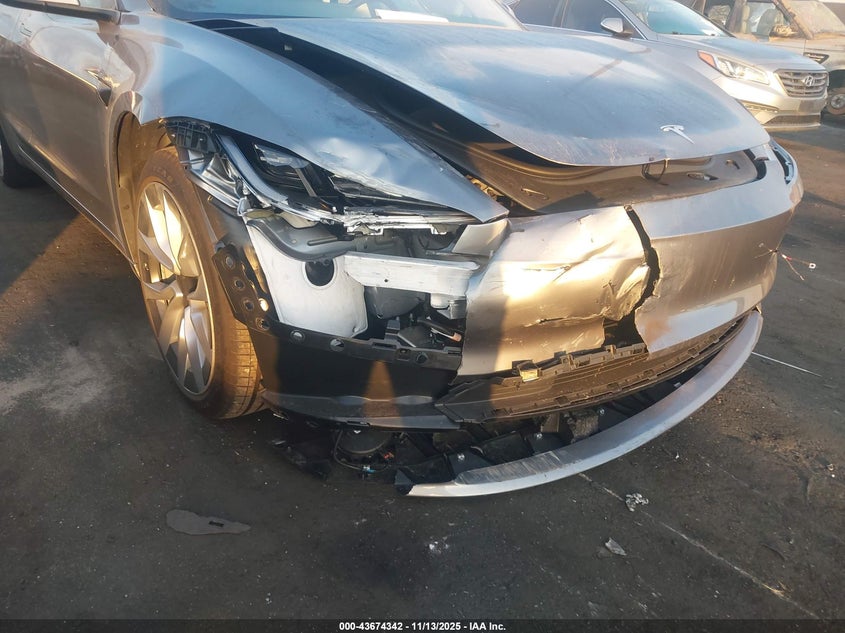 2025 Tesla Model 3 Long Range Rear-Wheel Drive/Standard VIN: 5YJ3E1EA6SF032672 Lot: 43674342