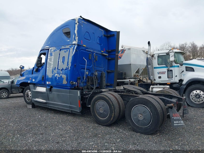 2017 FREIGHTLINER CASCADIA 125 auction photo 3