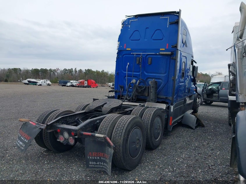 2017 FREIGHTLINER CASCADIA 125 auction photo 4