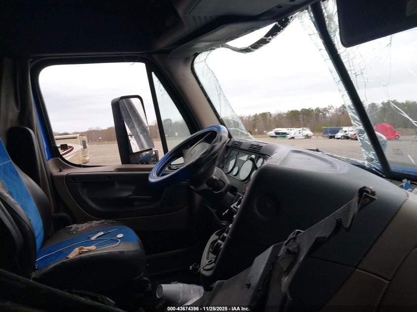 2017 FREIGHTLINER CASCADIA 125 auction photo 5
