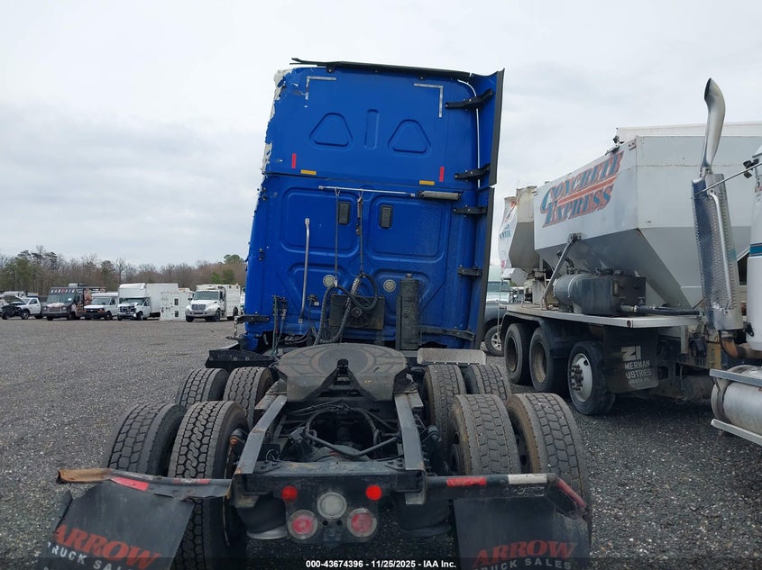 2017 FREIGHTLINER CASCADIA 125 auction photo 8