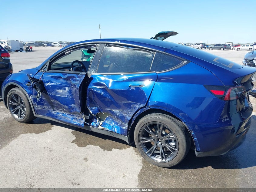 2024 Tesla Model Y Long Range Dual Motor All-Wheel Drive VIN: 7SAYGAEE6RF155047 Lot: 43674677