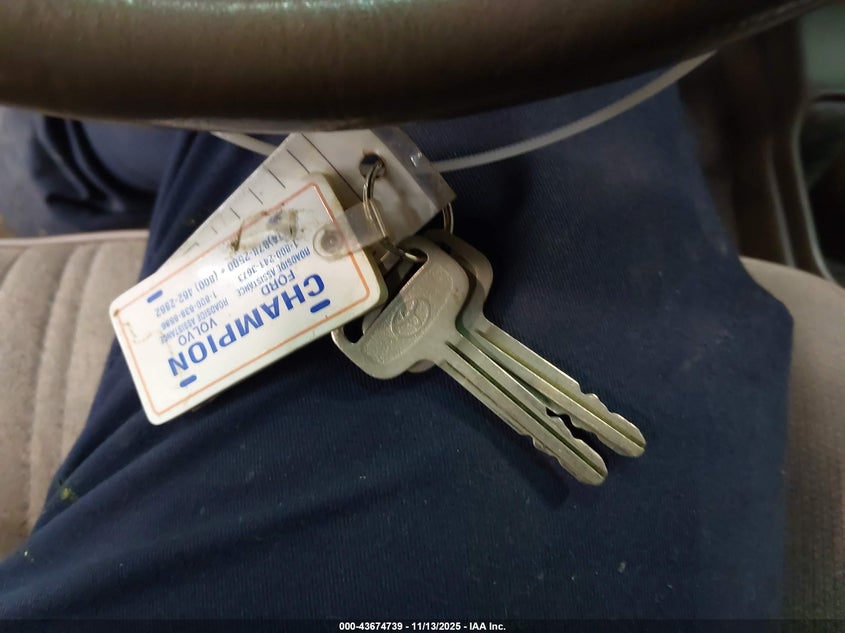 2000 Toyota Tacoma VIN: 5TEPM62N5YZ708481 Lot: 43674739