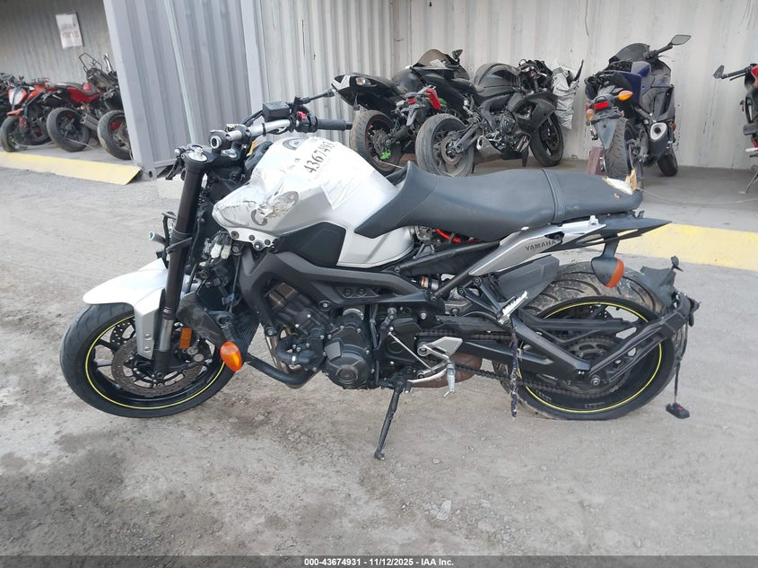 2017 Yamaha Fz09 C VIN: JYARN53Y6HA000402 Lot: 43674931