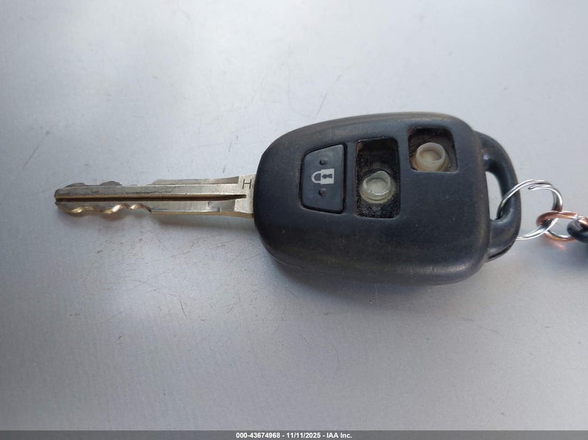 2015 TOYOTA RAV4 LE JTMZFREV3FD055087