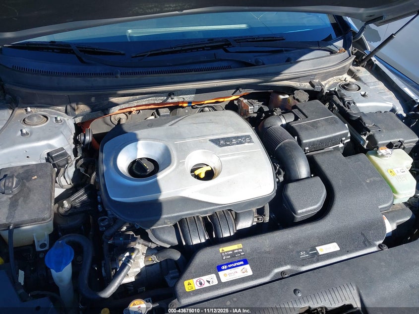 2016 HYUNDAI SONATA HYBRID LIMITED KMHE34L16GA016695