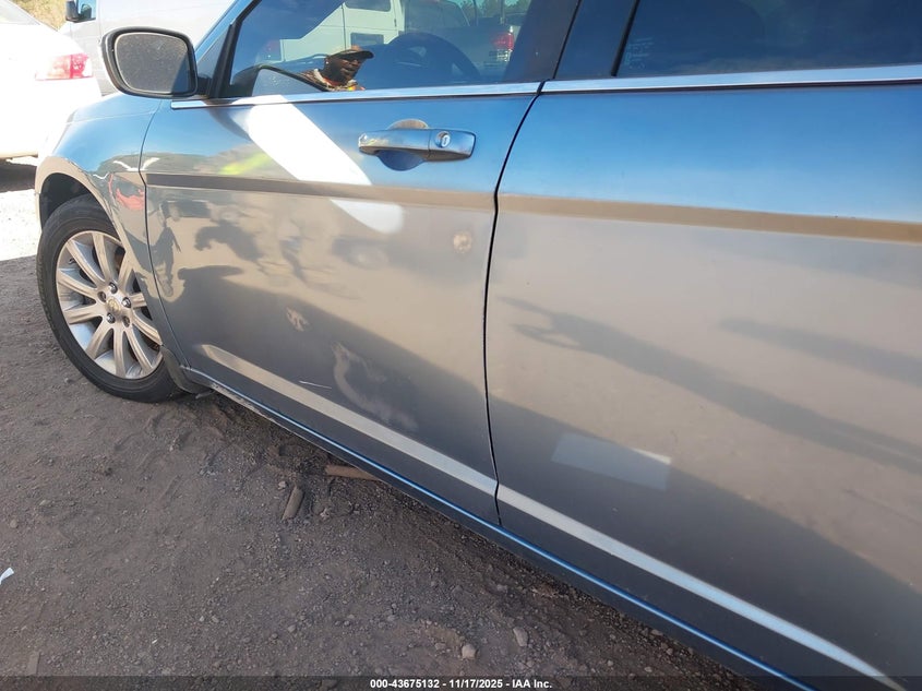 2011 Chrysler 200 Touring VIN: 1C3BC1FB2BN585673 Lot: 43675132