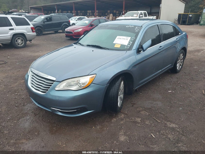 1C3BC1FB2BN585673 2011 CHRYSLER 200 photo no. 2