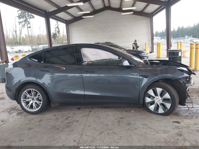 2023 Tesla Model Y Awd/Long Range Dual Motor All-Wheel Drive VIN: 7SAYGDEE2PF868008 Lot: 43675223