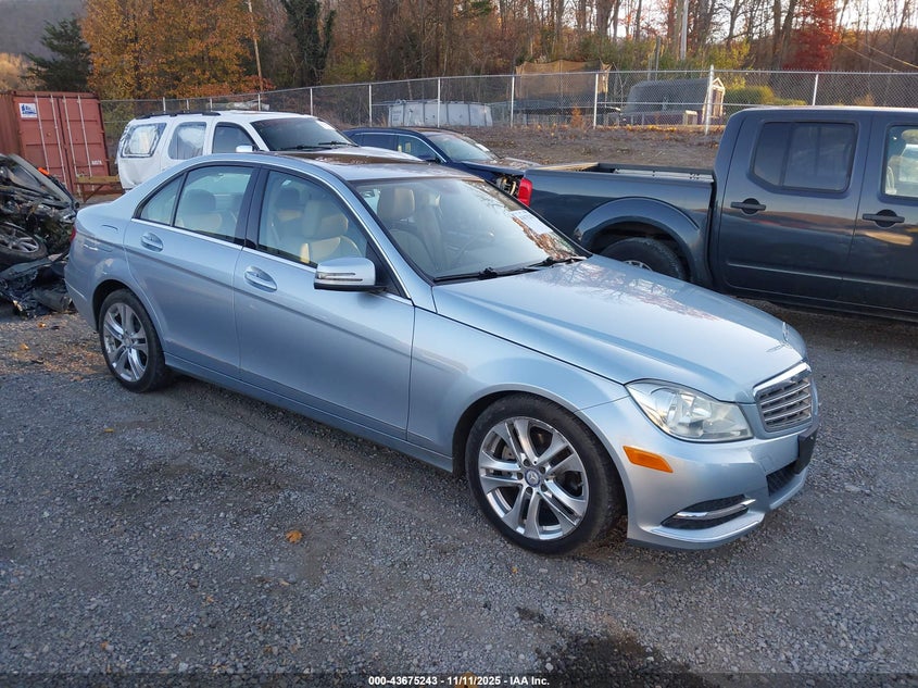 2013 MERCEDES-BENZ C 250 LUXURY - WDDGF4HB4DR271984