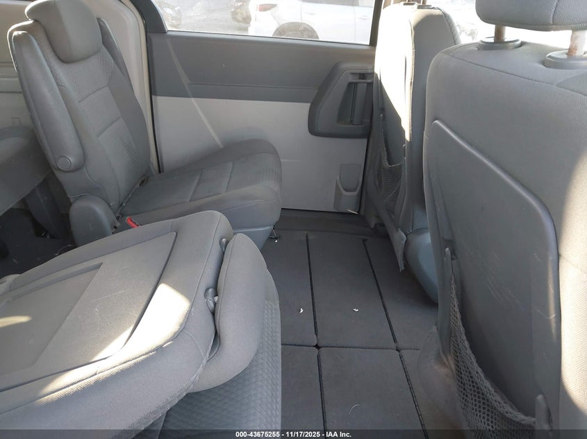 2010 Chrysler Town & Country Lx VIN: 2A4RR4DE4AR226568 Lot: 43675255