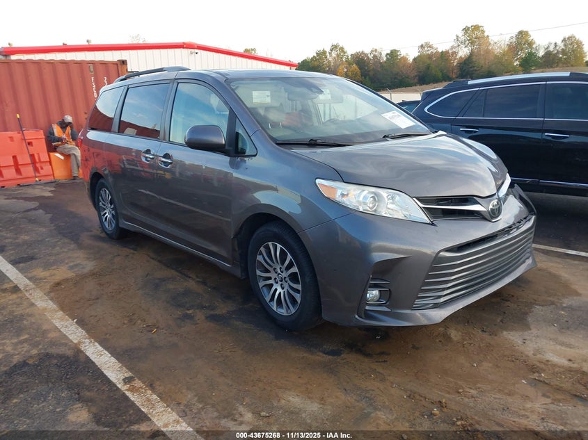 2018 TOYOTA SIENNA XLE PREMIUM 8 PASSENGER - 5TDYZ3DC2JS957419