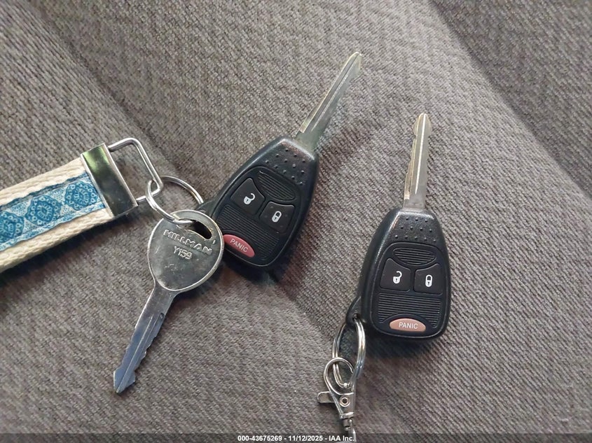 2006 Chrysler Town & Country VIN: 1A4GP45R96B755583 Lot: 43675269