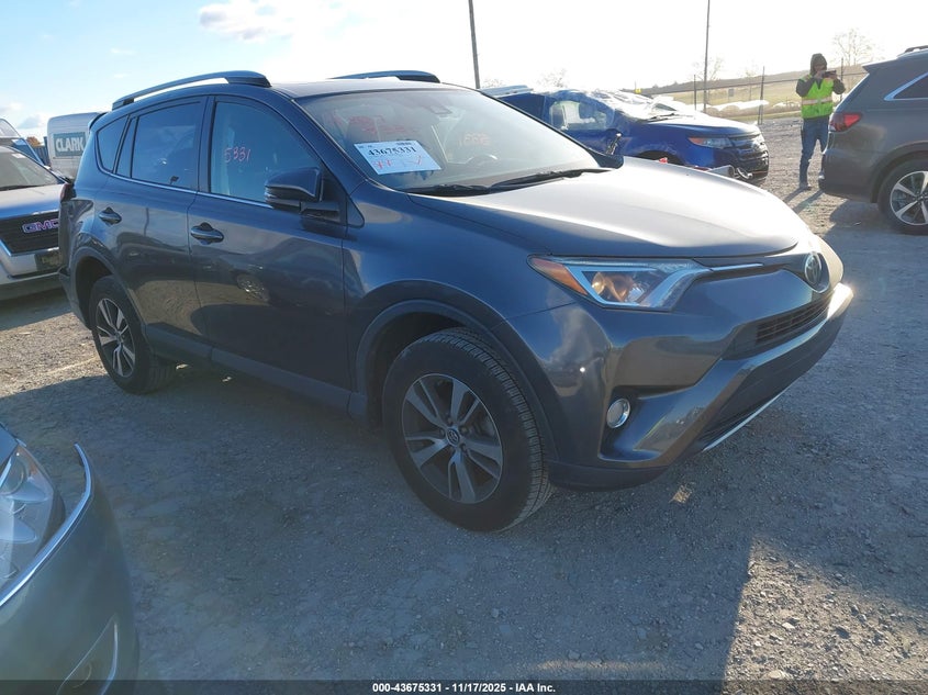 2018 TOYOTA RAV4 XLE - JTMRFREV7JJ176098