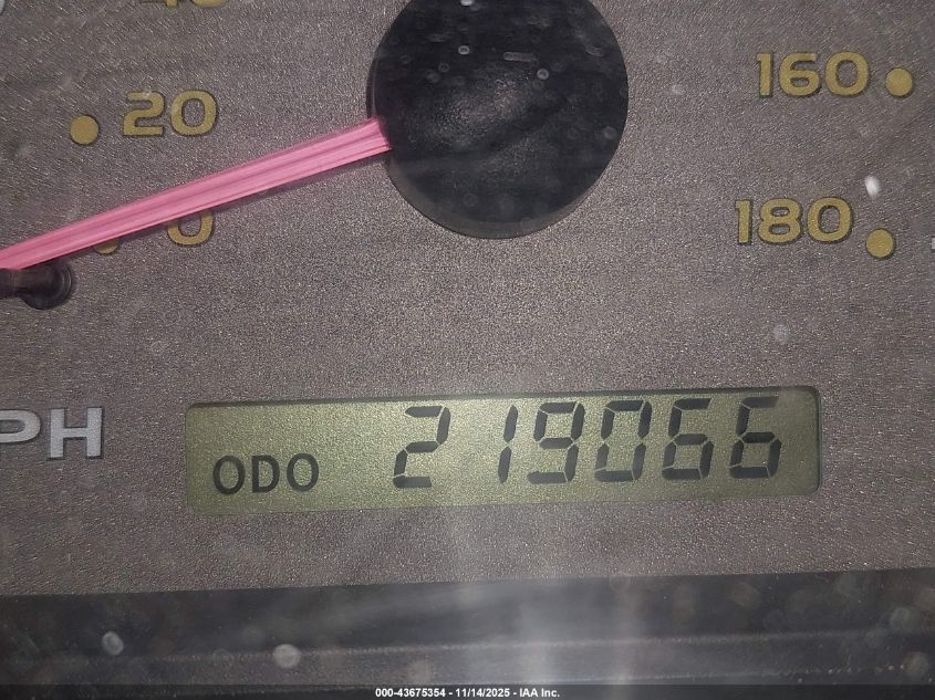 2003 Toyota Sequoia Sr5 V8 VIN: 5TDBT44A73S183392 Lot: 43675354