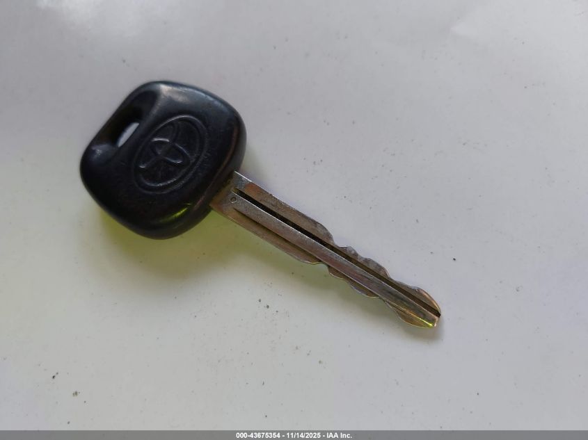 2003 Toyota Sequoia Sr5 V8 VIN: 5TDBT44A73S183392 Lot: 43675354