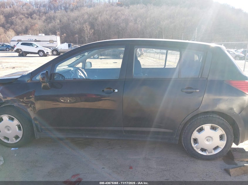 2009 Nissan Versa 1.8S VIN: 3N1BC13E59L500610 Lot: 43675365