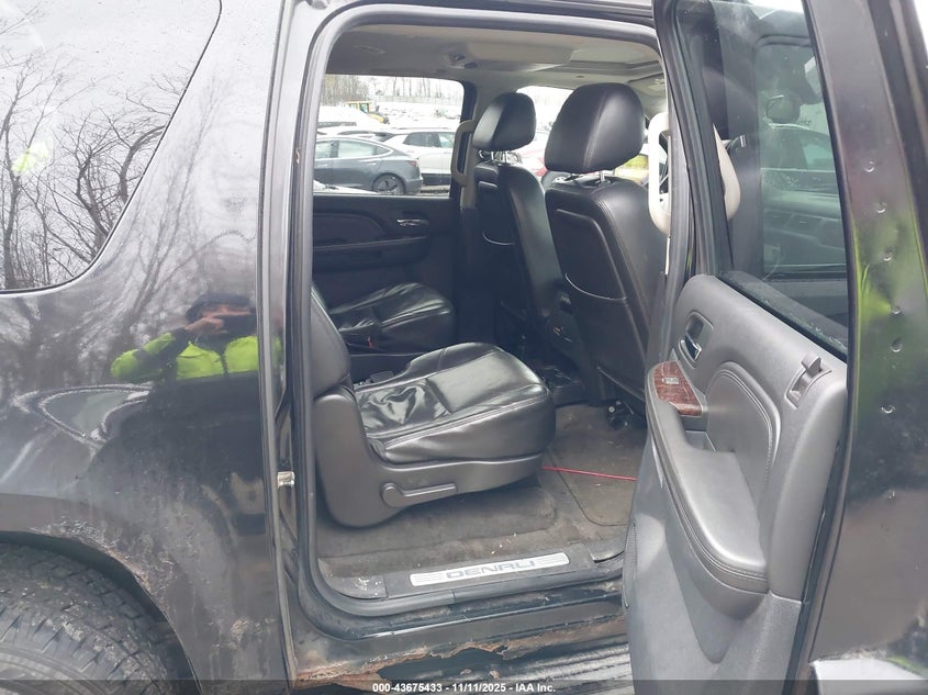 2009 GMC Yukon Xl 1500 Denali VIN: 1GKFK062X9R200555 Lot: 43675433