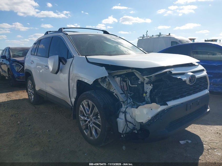 TOYOTA RAV4 XLE PREMIUM