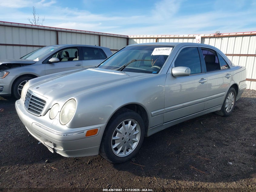WDBJF82J32X067983 2002 MERCEDES-BENZ E-KLASSE photo no. 2