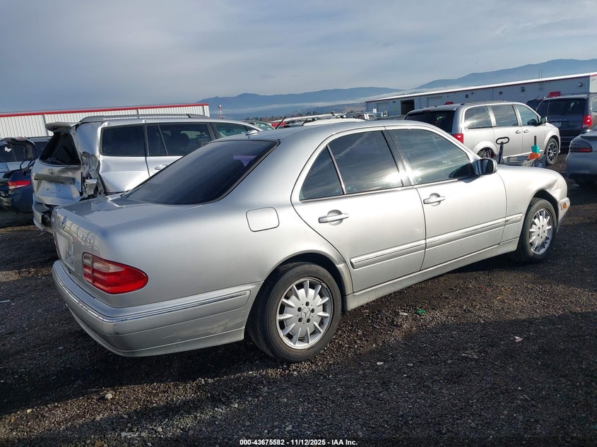 WDBJF82J32X067983 2002 MERCEDES-BENZ E-KLASSE photo no. 4
