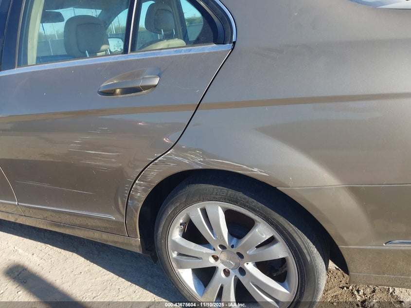 2009 Mercedes-Benz C 300 Luxury 4Matic/Sport 4Matic VIN: WDDGF81X69R076392 Lot: 43675604