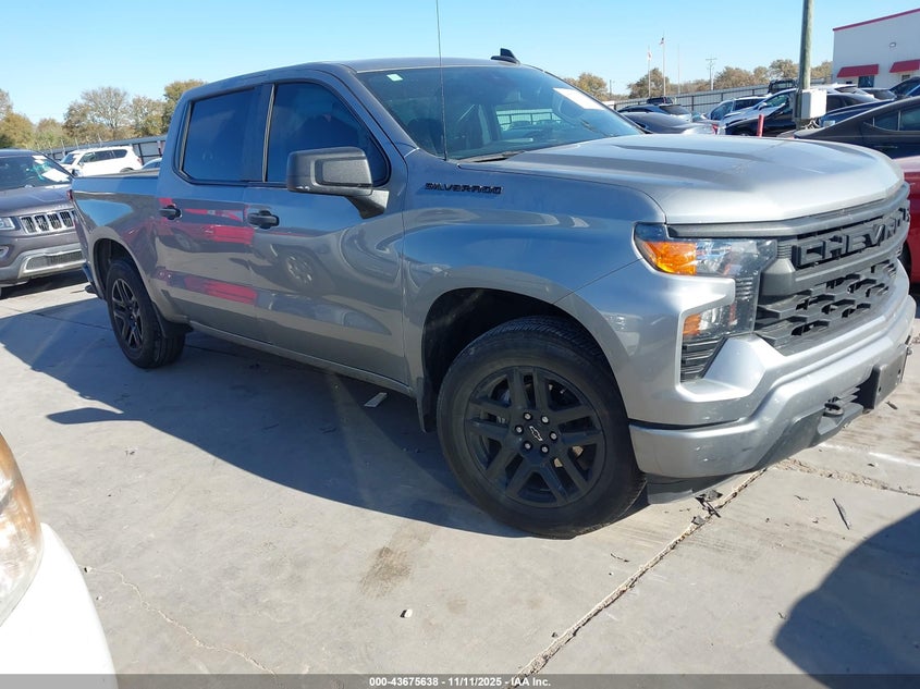 CHEVROLET SILVERADO 1500 2WD SHORT BED CUSTOM