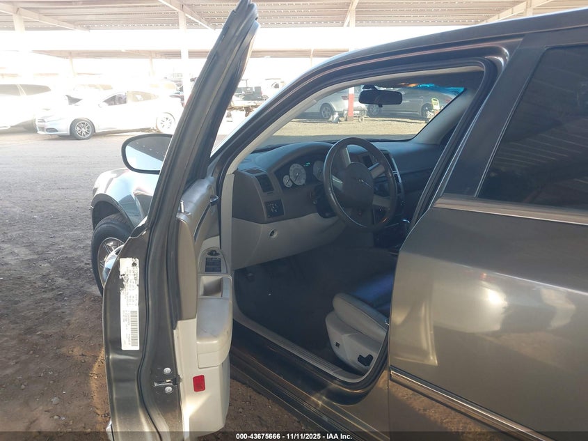 2008 Chrysler 300 Touring VIN: 2C3LA53GX8H282398 Lot: 43675666