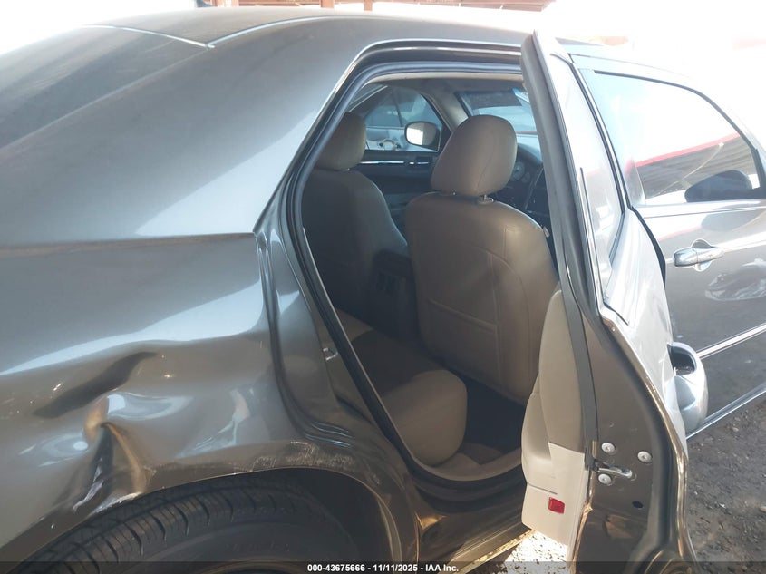 2008 Chrysler 300 Touring VIN: 2C3LA53GX8H282398 Lot: 43675666