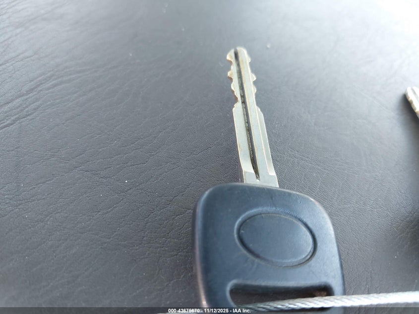 2000 Toyota Camry Le VIN: JT2BG28KXY0524363 Lot: 43675670