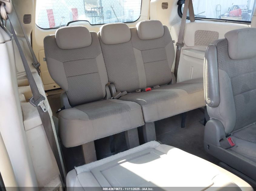 2009 Chrysler Town & Country Lx VIN: 2A8HR44E89R618586 Lot: 43675673