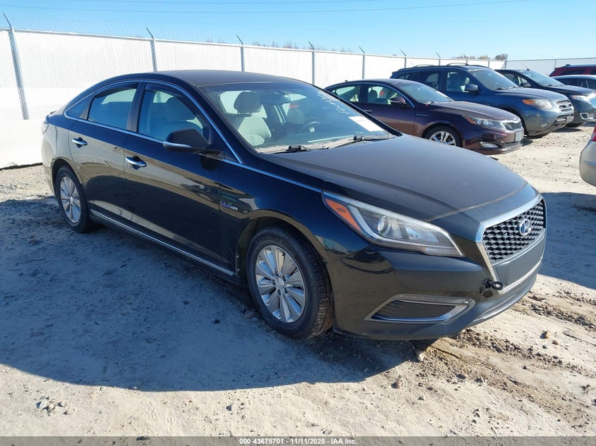 2017 HYUNDAI SONATA HYBRID SE - KMHE24L17HA043439