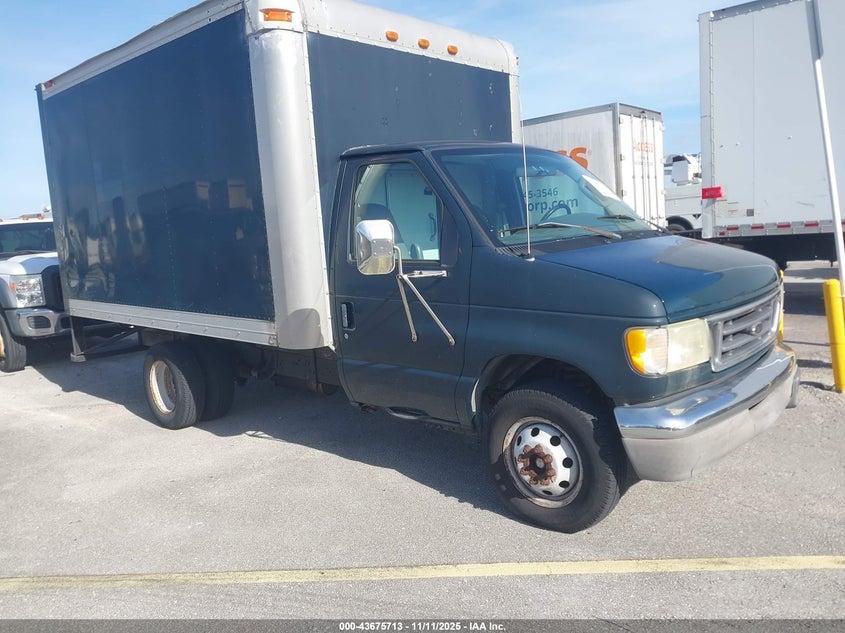 1FDWE35L83HA45799 2003 Ford E-350 Cutaway Standard auction photo 1