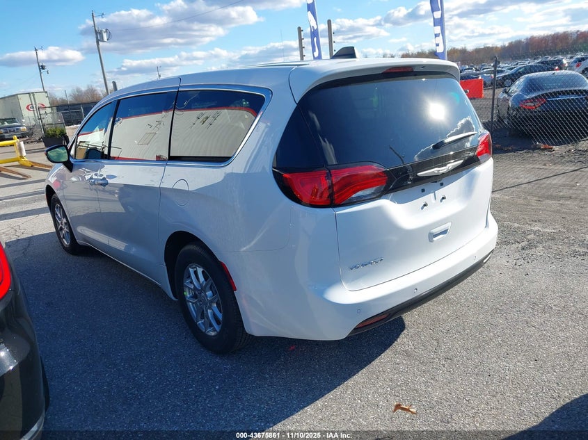 2C4RC1CG6TR192578 2026 CHRYSLER VOYAGER photo no. 3