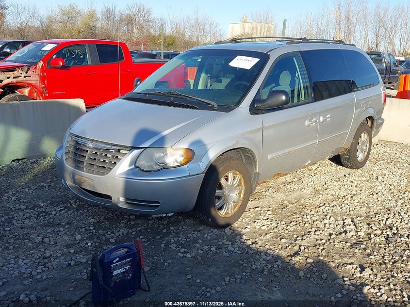 2C8GP54L65R246851 2005 CHRYSLER TOWN & COUNTRY photo no. 2