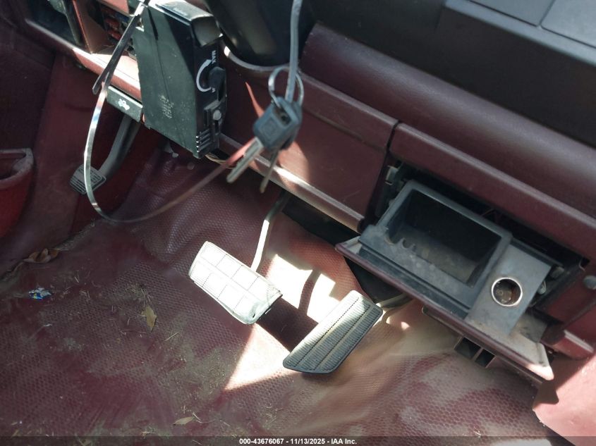 1993 Chevrolet Gmt-400 C2500 VIN: 1GCFC24K7PE107441 Lot: 43676067