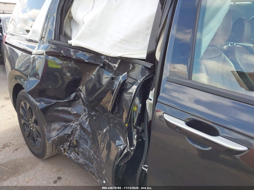 2022 Kia Carnival Mpv Sx Prestige VIN: KNDNE5H3XN6130102 Lot: 43676185