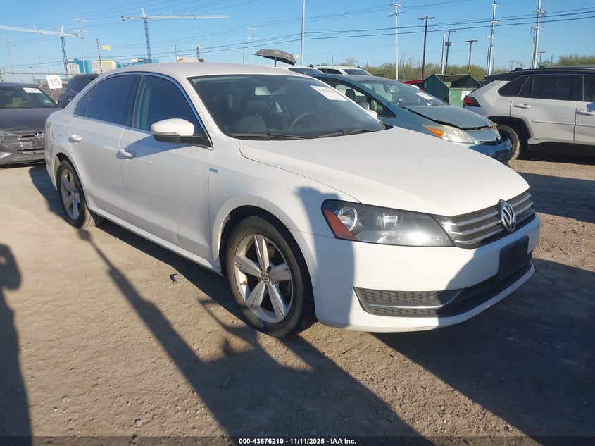 2014 VOLKSWAGEN PASSAT 1.8T WOLFSBURG EDITION - 1VWAT7A35EC038212