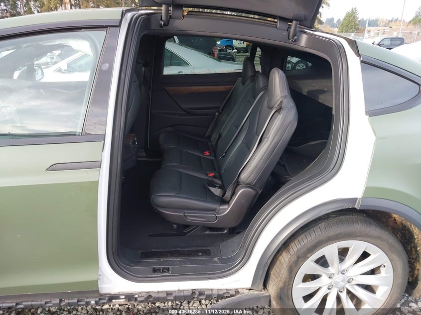 2020 Tesla Model X Long Range Dual Motor All-Wheel Drive/Long Range Plus Dual Motor All-Wheel Drive VIN: 5YJXCAE20LF298352 Lot: 43676285