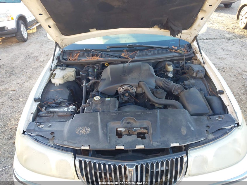 2001 Lincoln Town Car Cartier VIN: 1LNHM83W61Y713277 Lot: 43676380