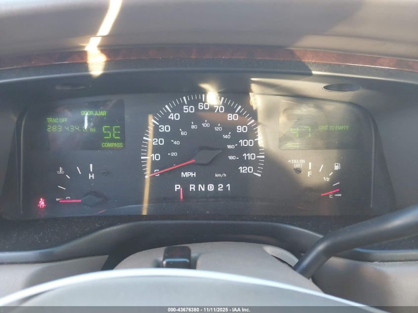 2001 Lincoln Town Car Cartier VIN: 1LNHM83W61Y713277 Lot: 43676380