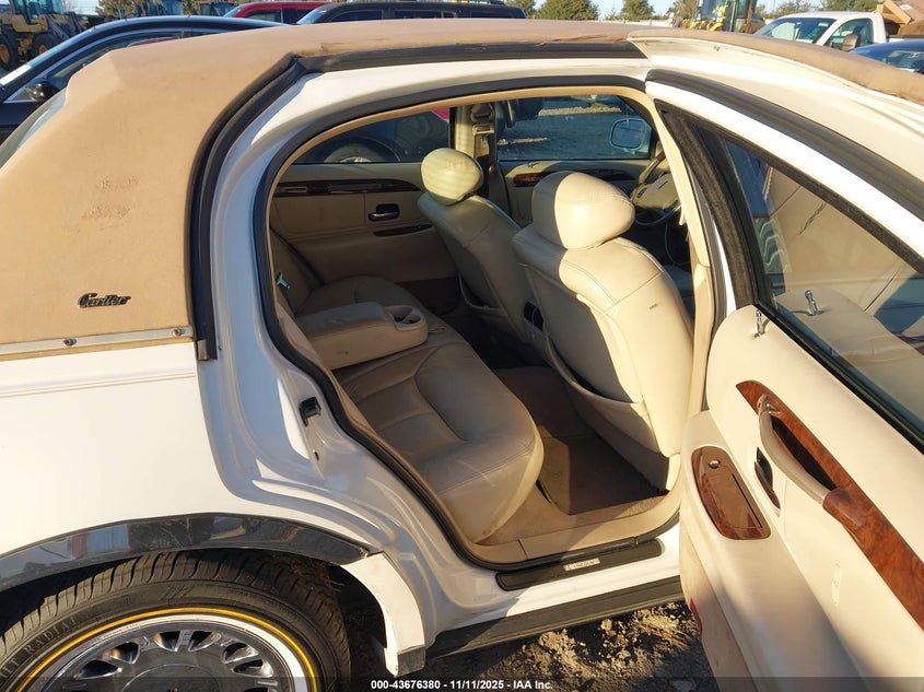 2001 Lincoln Town Car Cartier VIN: 1LNHM83W61Y713277 Lot: 43676380