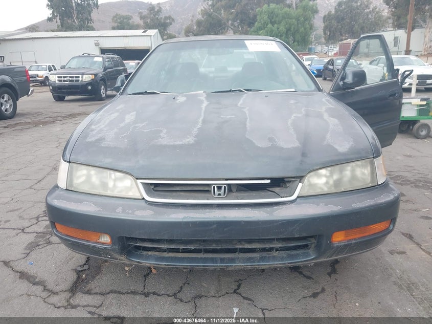 1996 Honda Accord Ex VIN: 1HGCD556XTA208799 Lot: 43676464