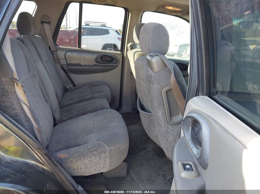 1GNDS13S532321790 2003 CHEVROLET TRAILBLAZER photo no. 8